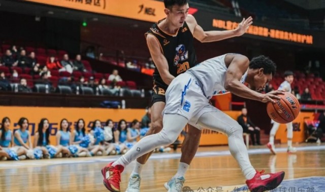 kaiyun-霍尔德爆砍50+ 助队拿下客场队史首胜！