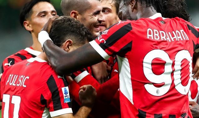 【意甲】5分钟连入3球登顶，AC米兰3比0莱切