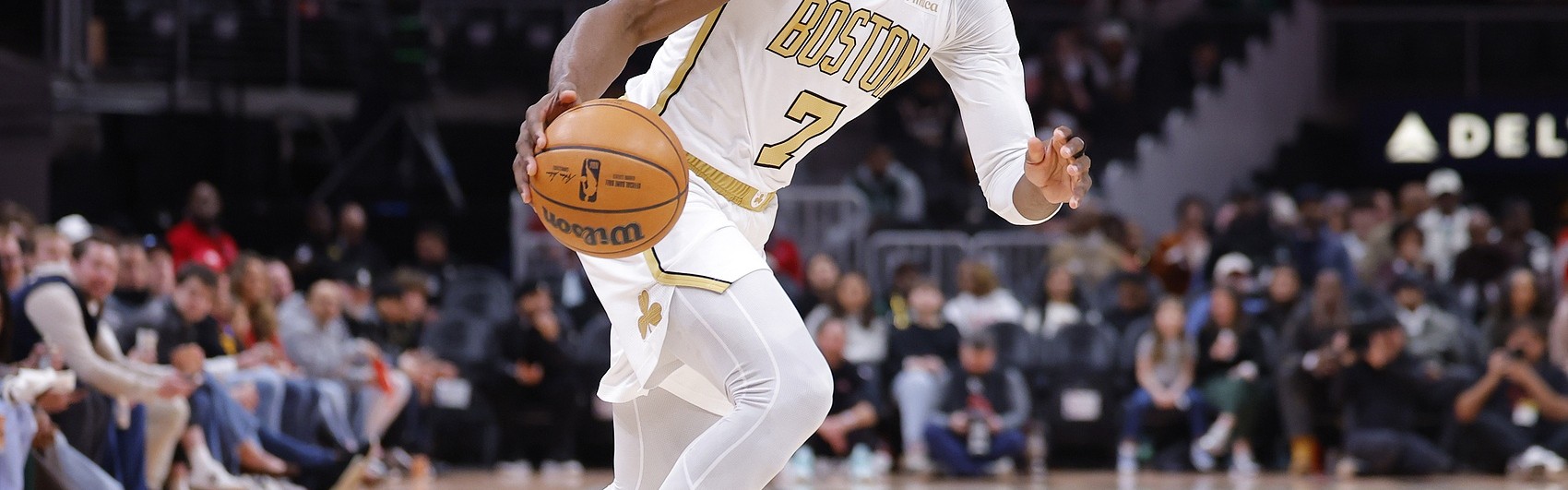 开云官网-稳定全面！杰伦·布朗22中11拿下30分10板5助3断