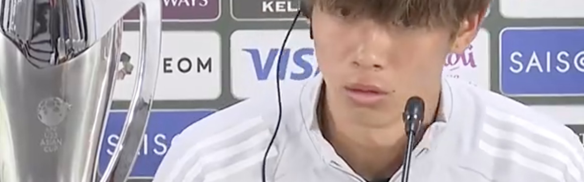 日本球员被问怎么评价中国队后懵了21秒 教练低声提醒:要保持尊重