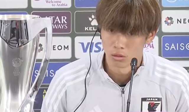 日本球员被问怎么评价中国队后懵了21秒 教练低声提醒:要保持尊重